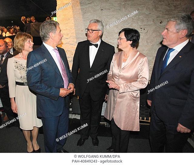 Federal President Joachim Gauck (R) and his partner Daniela Schadt (L) stand together with Finish President Sauli Niinistö (2-L), Guy Montavon