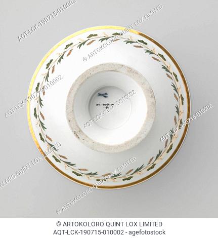 Bowl with a foliate scroll, Bowl (sink) made of porcelain on a high, spreading base and a slightly flared edge, painted on the glaze in green, black and gold