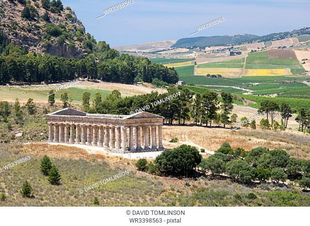 Magnificent Doric temple amongst rolling hills at the ancient Greek city of Segesta, Calatafimi, Trapani, Sicily, Italy, Mediterranean, Europe