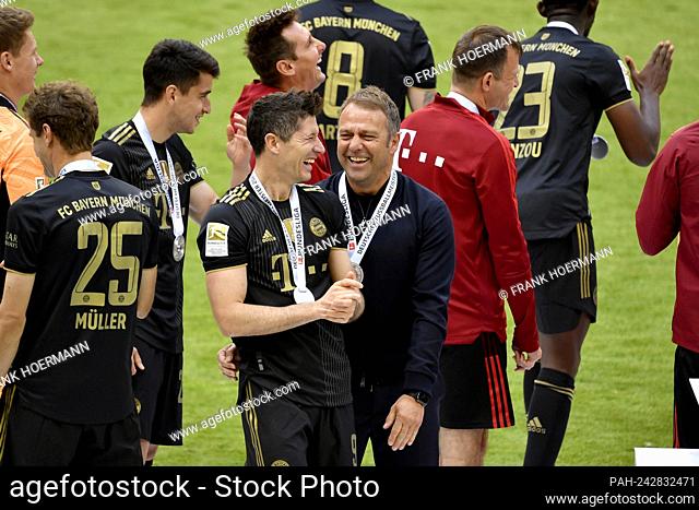jubilation coach Hans-Dieter ""Hansi"" FLICK r. (M) with Robert LEWANDOWSKI (M) Soccer 1. Bundesliga, 34th matchday, FC Bayern Munich - FC Augsburg, on May 22nd