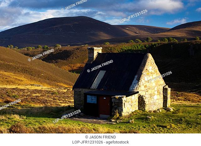 Scotland, Highland, Abernethy. Ryvoan Bothy located on the Ryvoan Pass situated within the Abernethy Forest National Nature Reserve RSPB