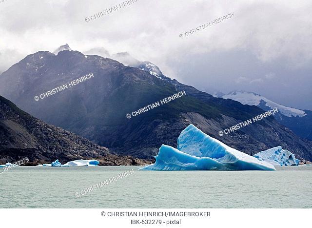 Icebergs at Spegazzini Glacier on the lake Lago Argentino, National Park Los Glaciares, (Parque Nacional Los Glaciares), Patagonia, Argentina, South America
