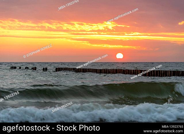 Germany, Mecklenburg-Western Pomerania, Hiddensee Island, sunset on the beach of Hiddensee, Baltic Sea