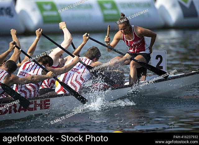 The boat of Roter Drache Muelheim, action, feature, marginal motifs, symbolic photo, final dragon boat mixed, canoe parallel sprint