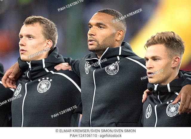Lukas KLOSTERMANN (left, GER), Jonathan TAH (mi., GER) and Joshua KIMMICH (GER) sing the national anthem with, singing, singing, presentation, presentation