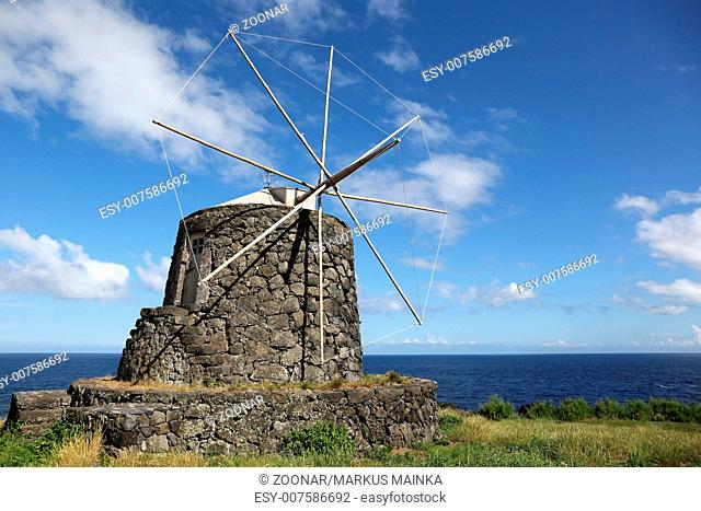 Windmühle auf der Insel Corvo Azoren Portugal