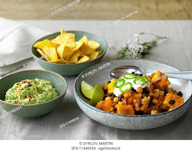 Pumpkin chilli with guacamole and tortilla chips