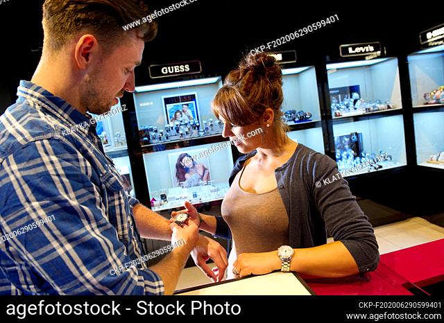 Couple shopping - staged photography. Photo CTK/G.Klatka