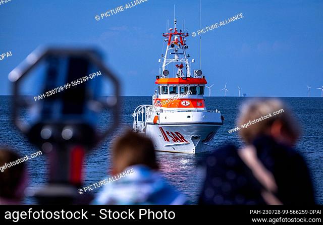 PRODUCTION - 27 July 2023, Mecklenburg-Western Pomerania, Zingst: The 28-meter-long and nearly 4, 000-horsepower sea rescue cruiser ""Nis Randers"" is watched...