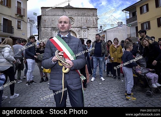 After two years of interruption due to the pandemic, the procession of snakes in Cocullo takes place on 1 May 2022.The Mayor of Cocullo with snakes in hand...