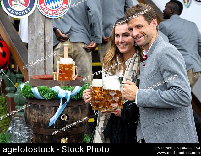 18 September 2022, Bavaria, Munich: Thomas Müller of FC Bayern München and his wife Lisa come to the Käferzelt at the Oktoberfest on the Theresienwiese