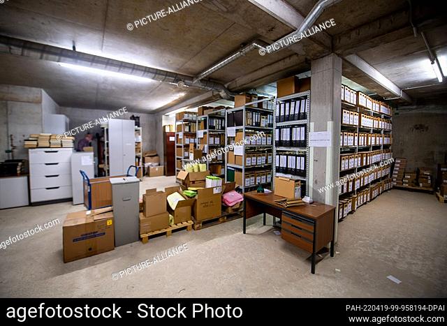 PRODUCTION - 14 April 2022, Lower Saxony, Saterland: The disowned shelters in the basement of the town hall of the municipality of Saterland are used for...