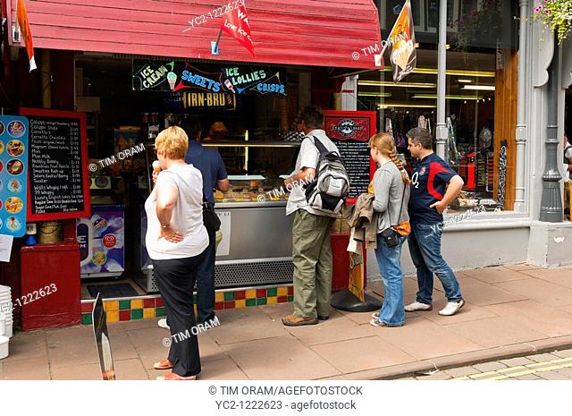 People buying ice creams in a shop store at Keswick , Cumbria , England , Great Britain , Uk
