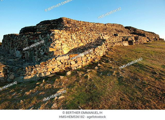 France, Finistere, Plouezoc'h, Cairn Barnenez Megalithic site