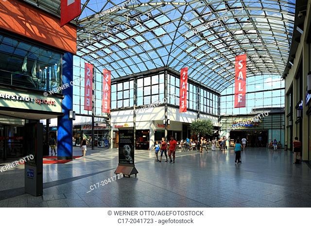 Germany, Bochum, Ruhr area, Westphalia, North Rhine-Westphalia, NRW, Bochum-Harpen, Ruhr-Park, shopping centre, shopping arcade, glass roof, people