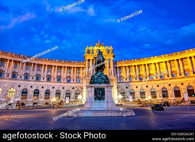 Die Neue Burg in der Hofburg in Wien bei Nacht