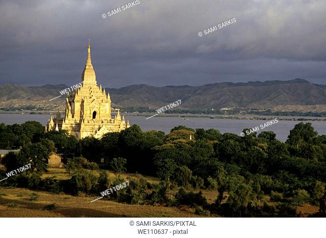 Gawdawpalin Temple and historic pagodas at sunrise along the Irrawady River, Bagan, Burma