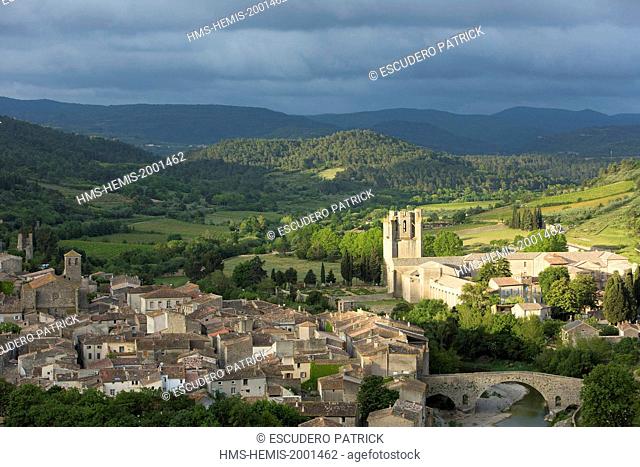 France, Aude, Lagrasse, labelled Les Plus Beaux Villages de France (The Most Beautiful Villages of France), general view of the village