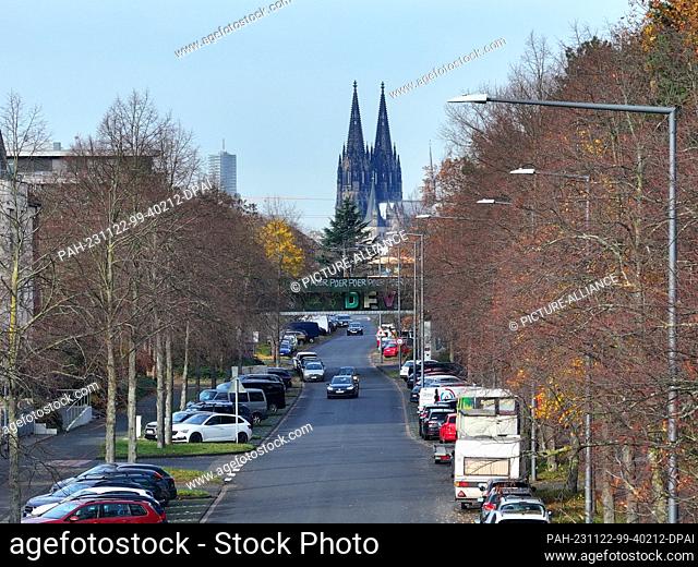22 November 2023, North Rhine-Westphalia, Cologne: Cologne Cathedral, in the foreground a residential street (aerial view with drone)