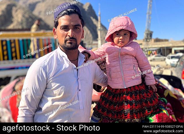 10 November 2023, Pakistan, Torcham: Ismail Khan stands with his family at the Torcham border crossing with Afghanistan. He calls Pakistan his home