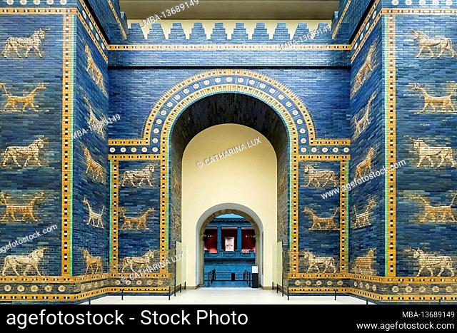 Berlin, Mitte, Museum Island, Pergamon Museum, Ishtar Gate, deserted