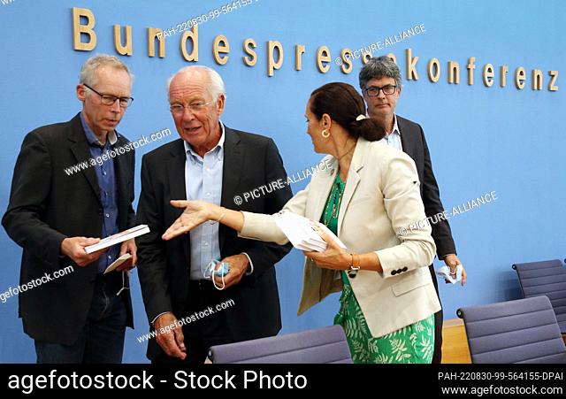 30 August 2022, Berlin: The Club of Rome, represented by Johan Rockström (l-r), Director of the Potsdam Institute for Climate Impact Research, Jorgen Randers