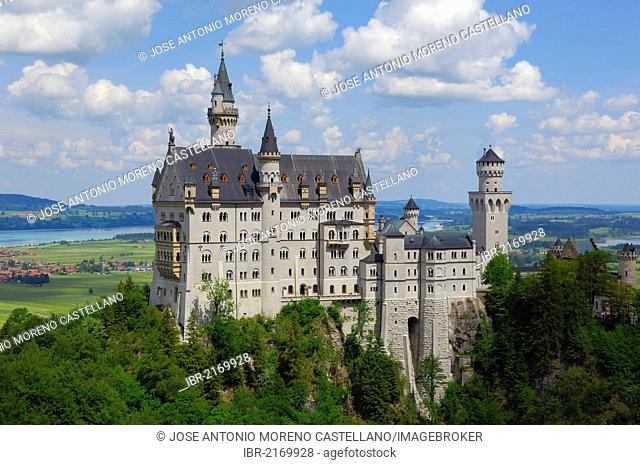Schloss Neuschwanstein castle, Fuessen, Romantische Strasse, Romantic Road, Allgaeu, Bavaria, Germany, Europe