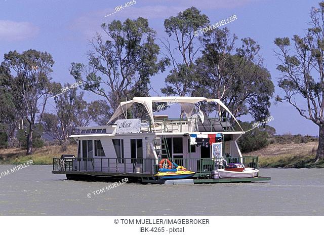 Houseboat at Murray River Australia