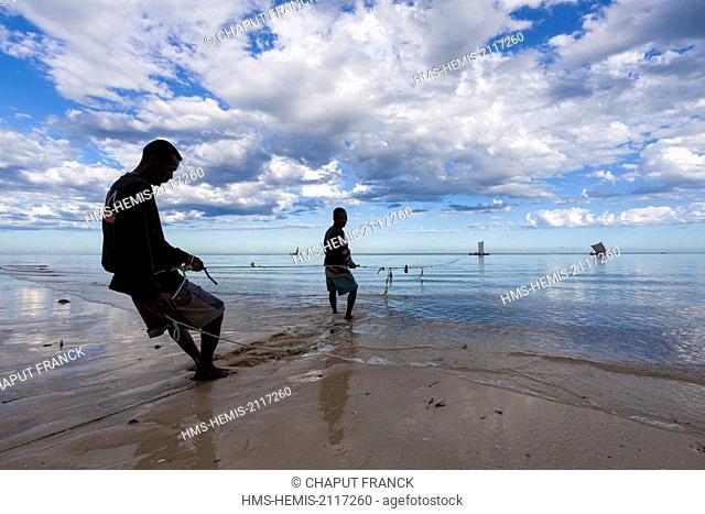 Madagascar, Atsimo Andrefana region, Ifaty, fishing village of Vezo ethnic group, net fishing on Mangily beach