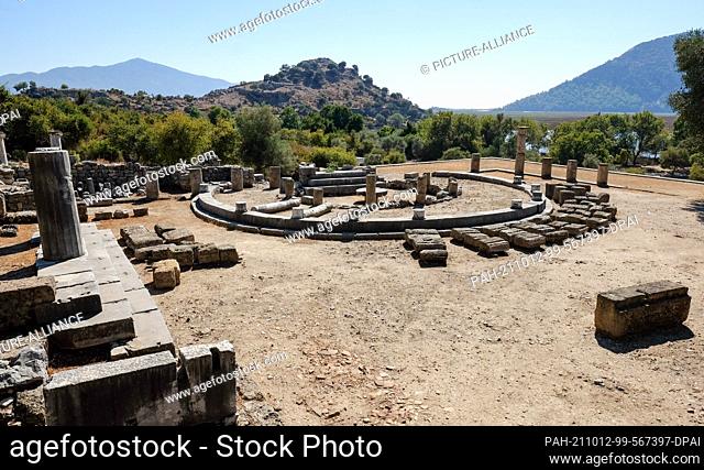 27 September 2021, Turkey, Dalyan: Remains of the former agora of the ancient city of Kaunos of the ancient landscape of Caria in southwestern Turkey
