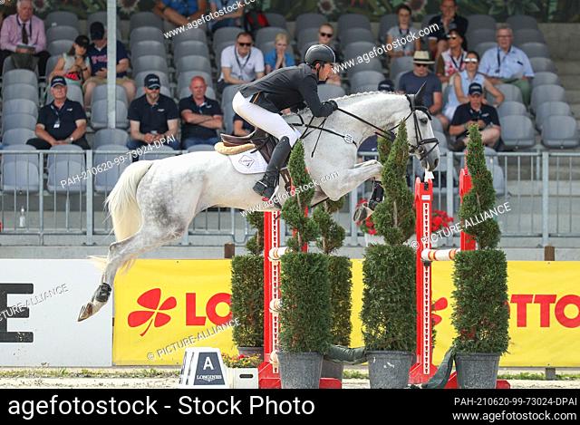 20 June 2021, Lower Saxony, Luhmühlen: Equestrian sport: German Championship, Eventing. The German event rider Nicolai Aldinger rides Timmo in the jumping...