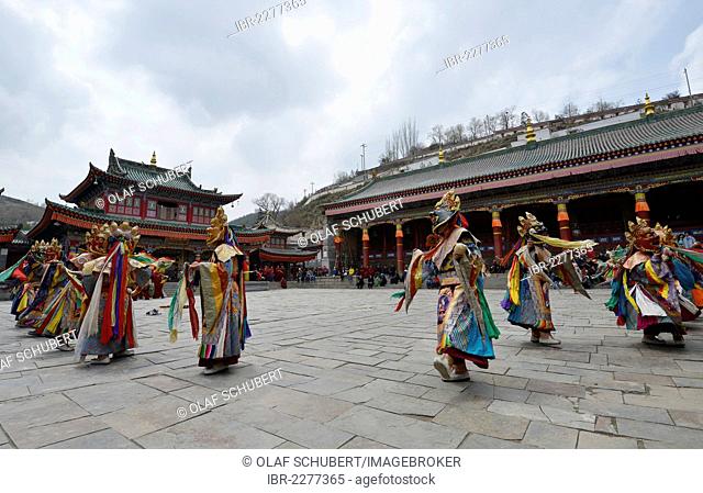 Tibetan Buddhism, Cham dance, religious masked dance, at the great Gelugpa monastery of Kumbum, Ta'er Monastery, Huangzhong, Xinning, Qinghai, formerly Amdo