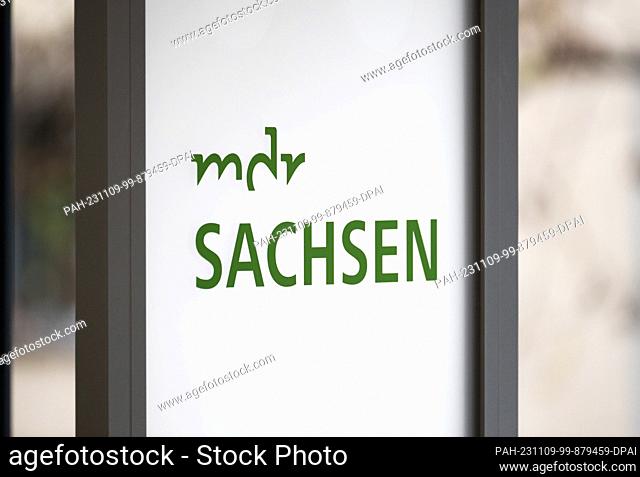 08 November 2023, Saxony, Dresden: ""MDR Sachsen"" is written on a wall in the lobby of the plenary chamber in the Saxon state parliament