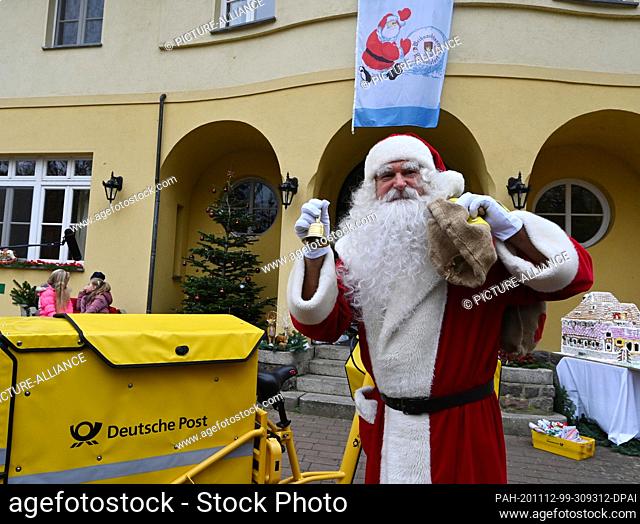 12 November 2020, Brandenburg, Himmelpfort: Santa Claus arrived in Himmelpfort on an electric bicycle from the German Post Office