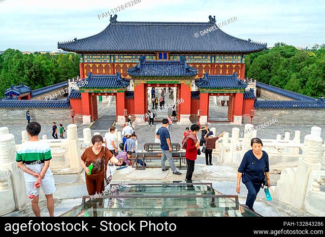 China: Gate to the Temple of Heaven in Beijing..Photo from 17. September 2018. | usage worldwide. - Peking/Peking/China
