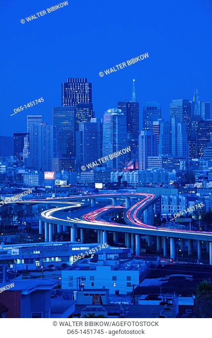 USA, California, San Francisco, Potrero Hill, view of downtown and I-280 highway, evening