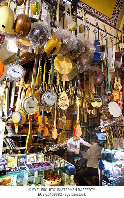 Fatih, Sultanahmet, Kapalicarsi, Music stall displaying various musical instruments in the Grand Bazaar