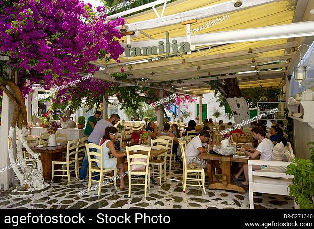 Taverna in Mykonos Town, Mykonos, Cyclades, Greece, Europe