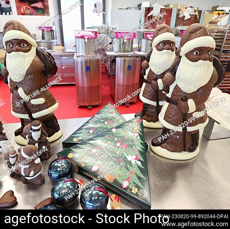 17 August 2023, Thuringia, Schmalkalden: Four-kilogram Santa Clauses, Advent calendars and Christmas baubles stand on a table in Viba's production facility