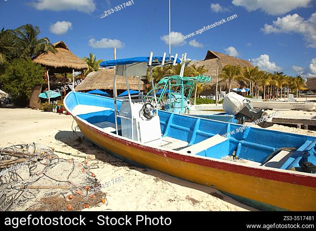 Traditional fishingboats at the sandy beach near the town center, Isla Mujeres, Cancun, Quintana Roo, Mexico, Central America