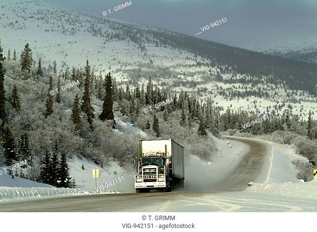 CANADA, 04.02.2004, Klondike Highway south of Carcross, the border area between British Columbia and Yukon Territory of Canada and Alaska of the USA