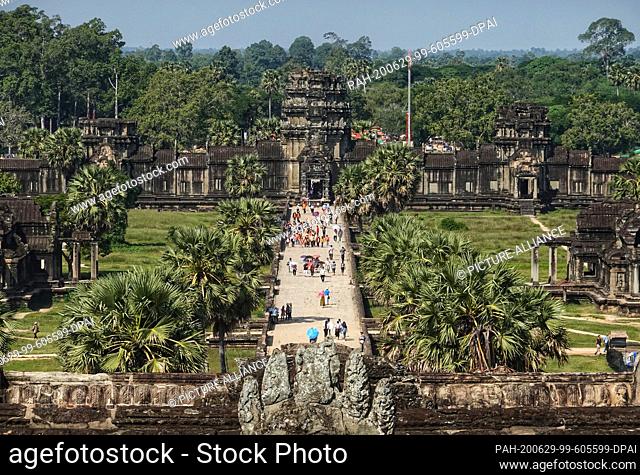 23 October 2019, Cambodia, Siem Reab: View from the main temple Angkor Wat. King Suryavarman had the temple, which is today a national symbol