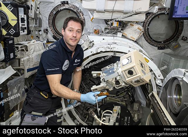 Expedition 65 Flight Engineer Thomas Pesquet of ESA (European Space Agency) retrieves a 3D virtual reality camera from the airlock inside the Kibo laboratory...