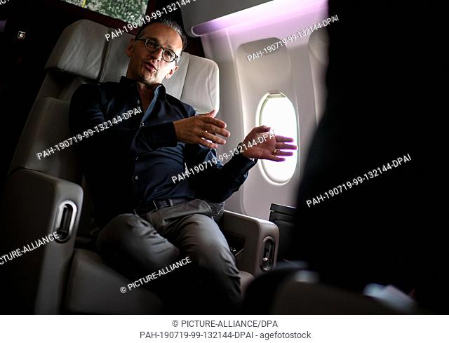 19 July 2019, Italy, Pisa: Heiko Maas (SPD), Foreign Minister, speaks to the journalists on the return flight of his trip to Italy