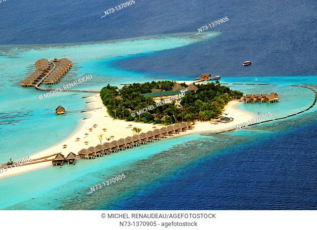 Indian Ocean, Maldives, Alifu Dhaalu Atoll, Constance Moofushi Resort, Aerial view