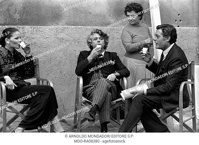 Italian actors Marcello Mastroianni, Lino Toffolo and Claudia Mori (Claudia Moroni) having a coffee on the set of the film Lunatics and Lovers. 1976
