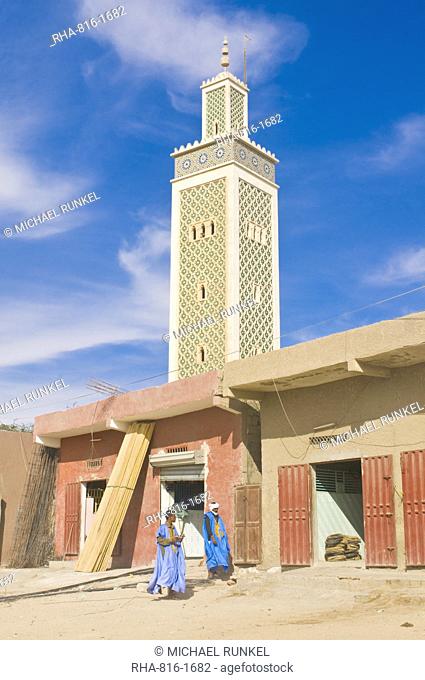 Market in front of the Moroccon Mosque, Nouakchott, Mauritania, Africa