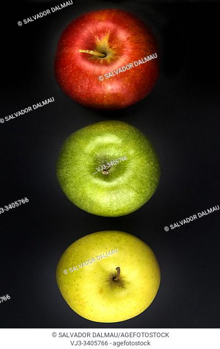 different types of apples, studio photography of girona, catalonia, spain,