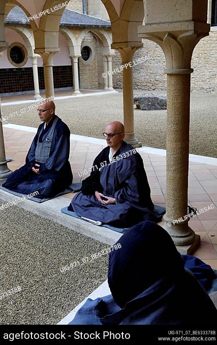 Zazen (zen meditation) in Orval trappist abbey, Belgium