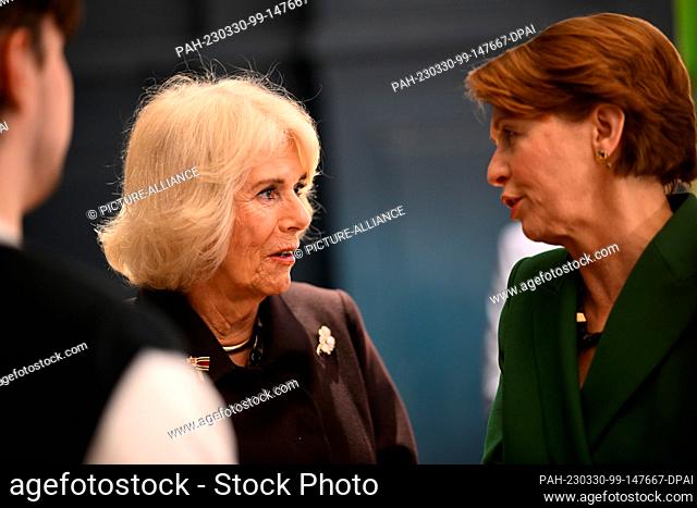 30 March 2023, Berlin: Royal wife Camilla (center) accompanied by Elke Büdenbender (right) visits the Refugio Berlin on the second day of her trip to Germany